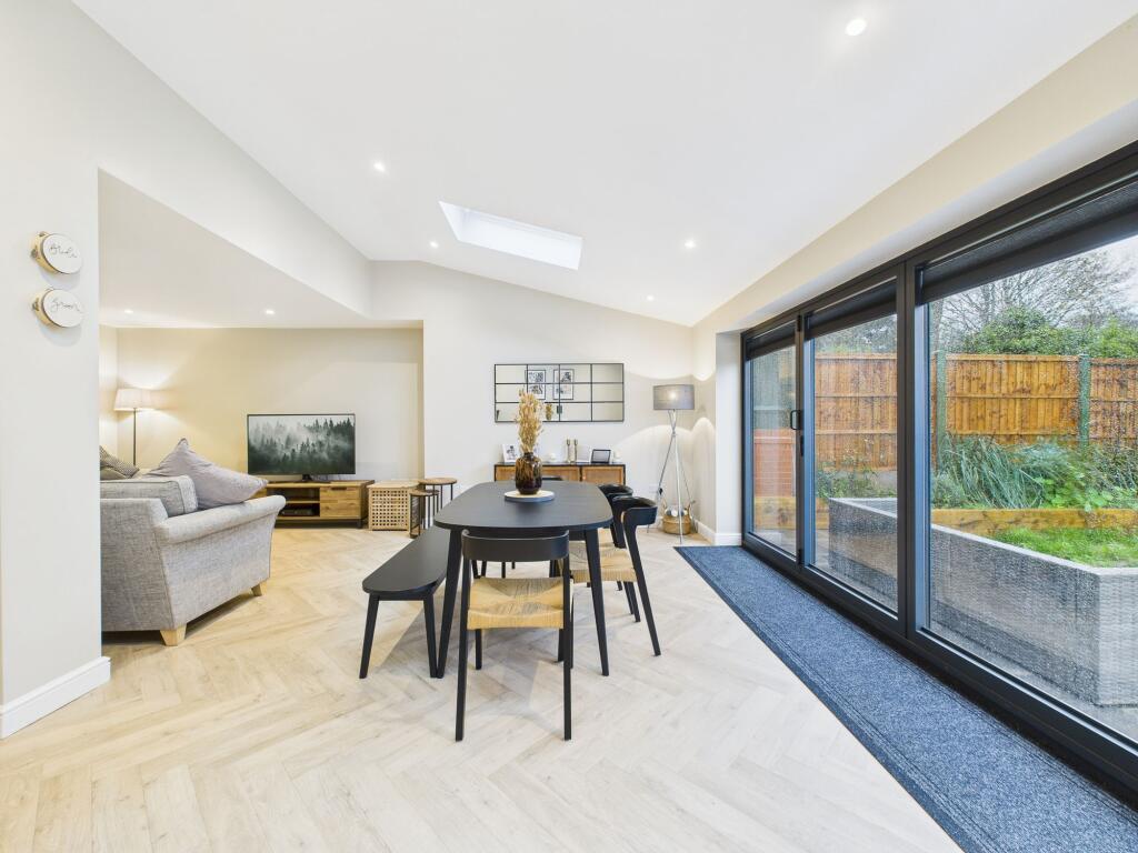 Open-Plan Living/Dining