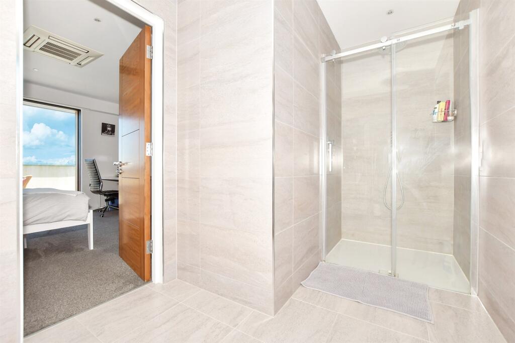 En Suite Shower Room