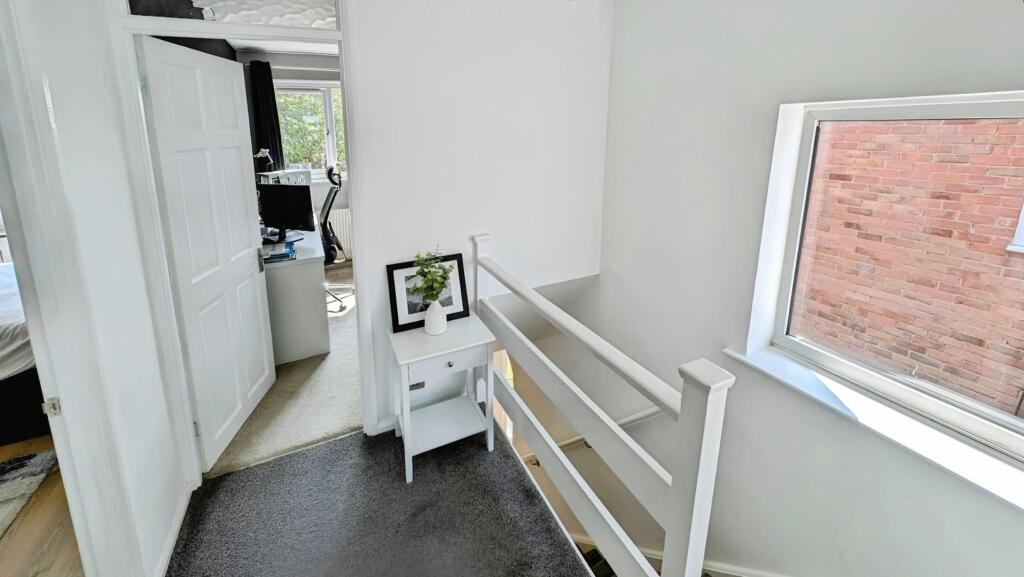 145 Finch landing a.jpg