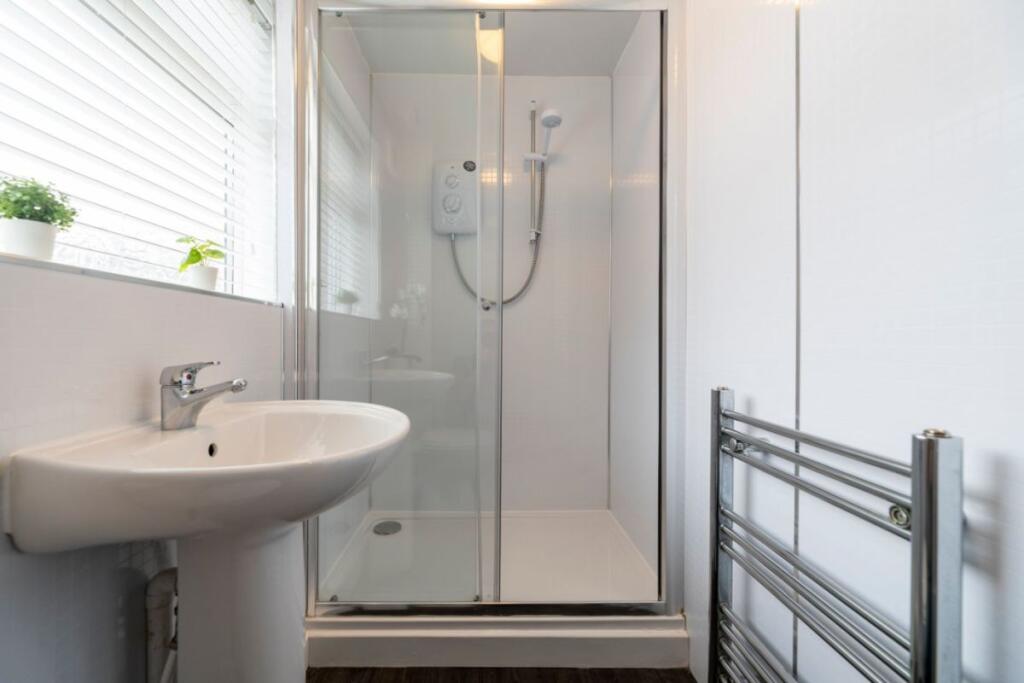 153HS - Bathroom