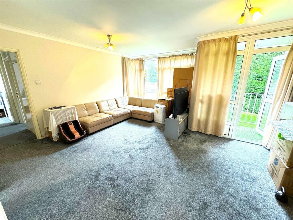 Lounge1.jpg