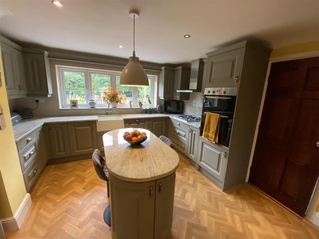 Kitchen: