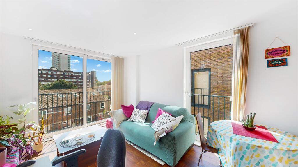 43 Baroque Gardens, Mary Rose Square - UCKie5zndD3