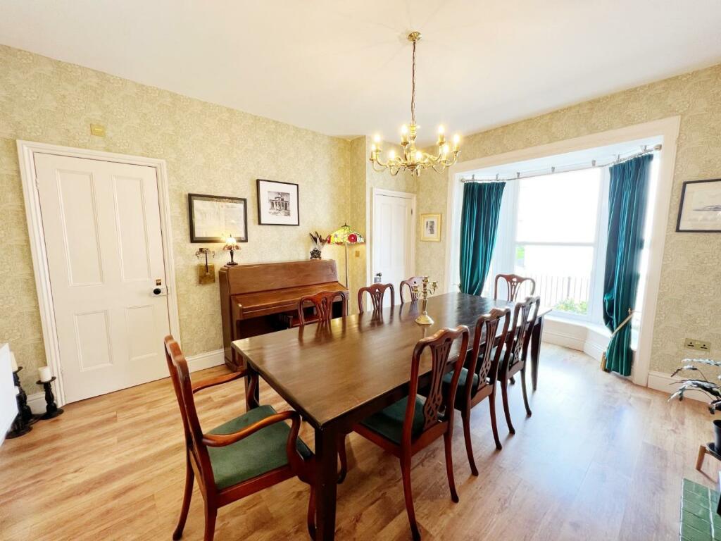 Dining Room pic 5.jpg