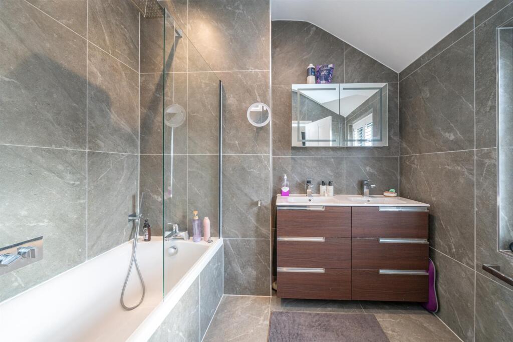 En-Suite to Bedroom 1