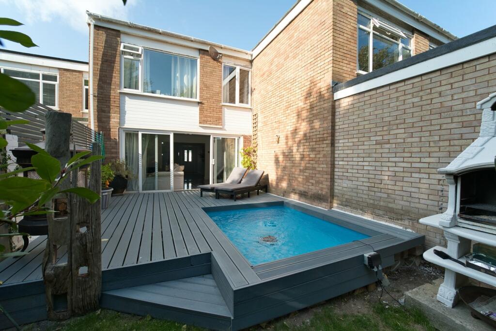 Plunge Pool &amp; Deck