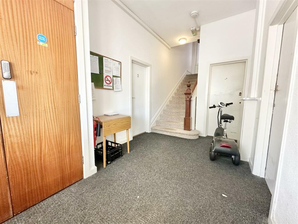 Communal entrance.jpg