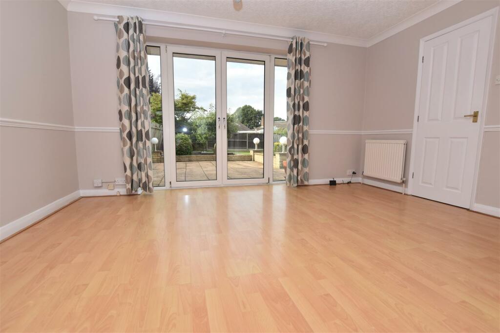 Dining Area.jpg