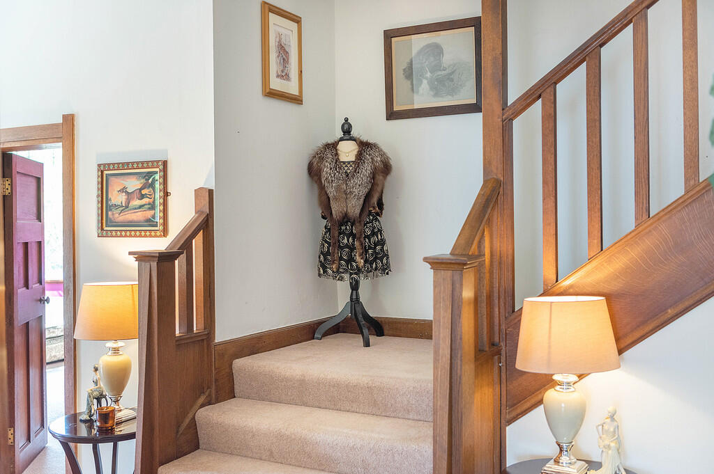 Abbots Court ph53