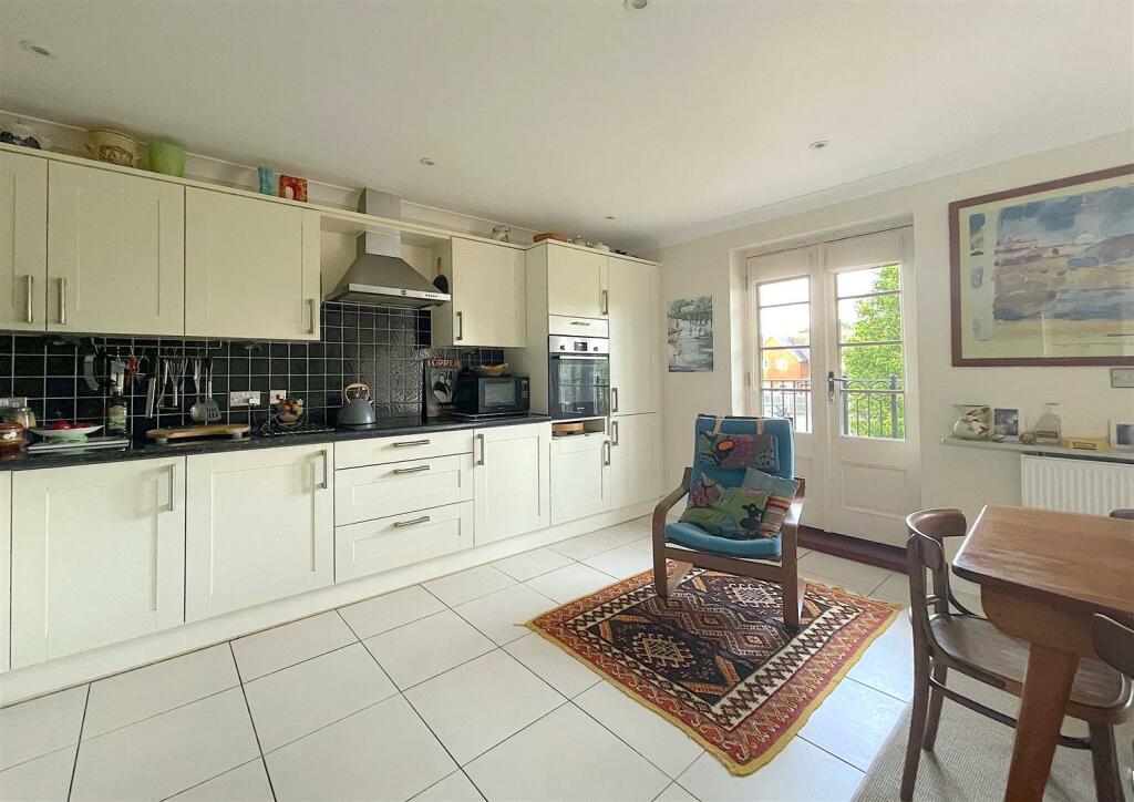 kitchen dining 1.jpg