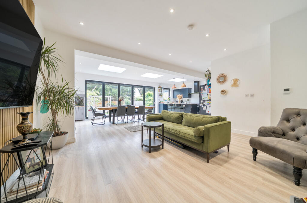 1369092-19-68f25a...