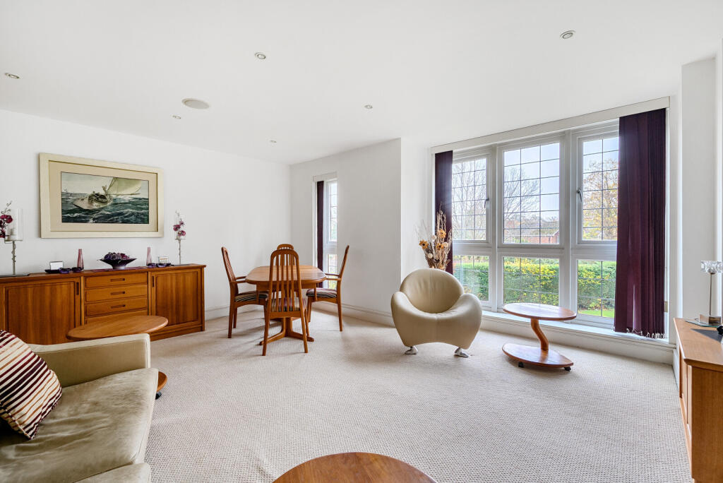 1376839-7-690ddb6...