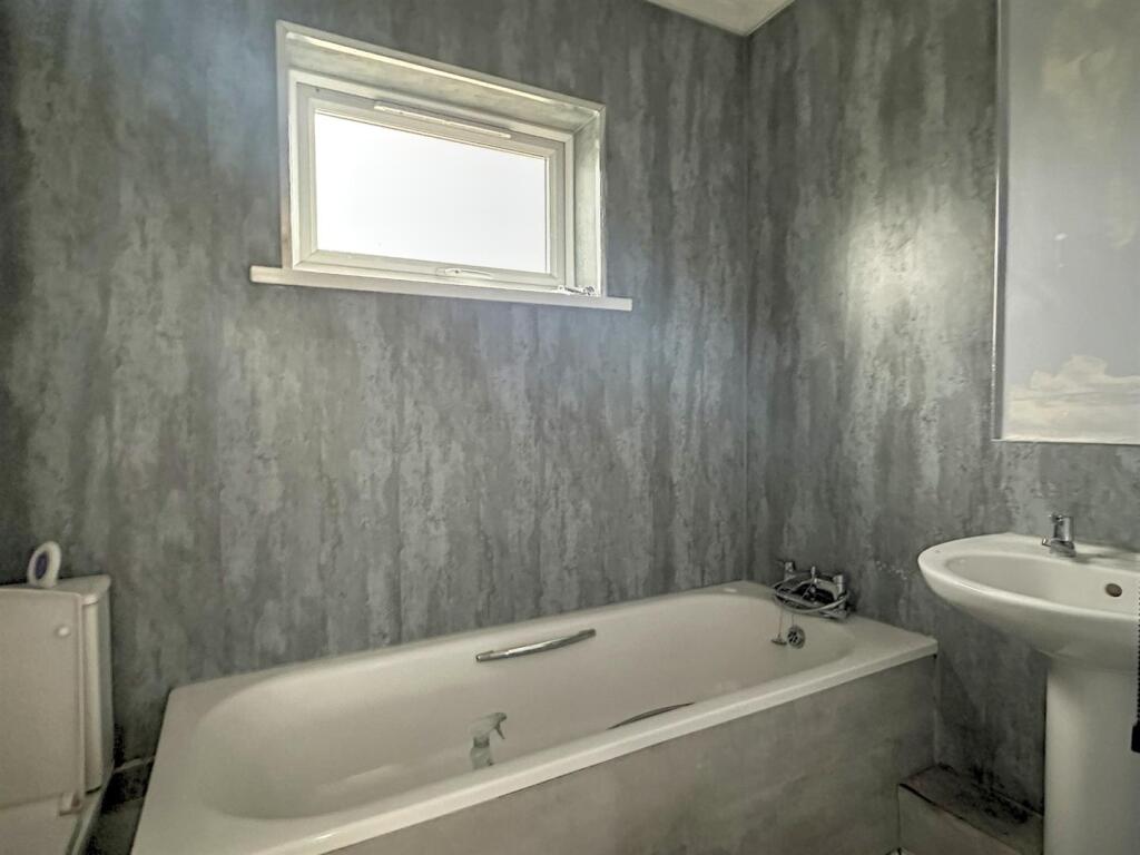 BATHROOM / WC