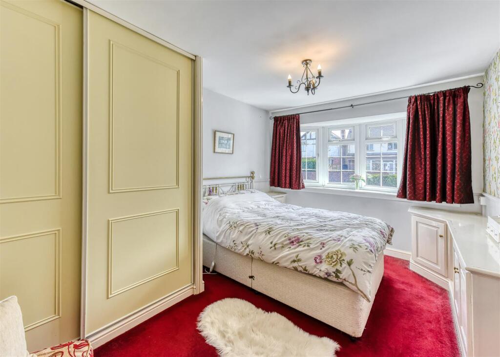 109 Bhylls Lane-bed1.jpg