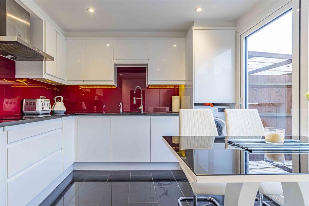 Kitchen Breakfast Room 3.jpg