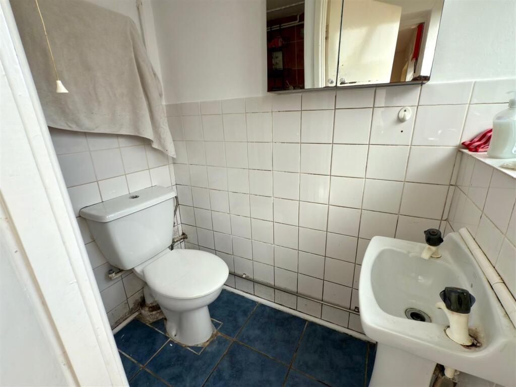 SHOWER ROOM GROUND FLOOR.jpg