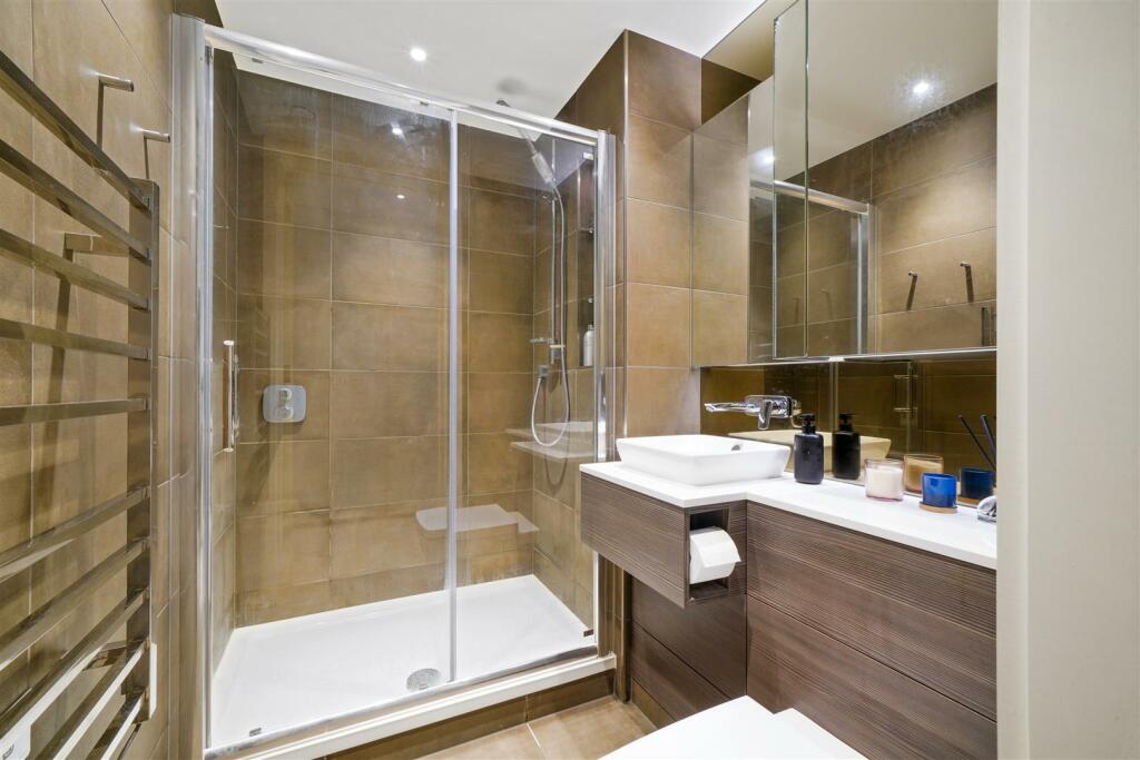 En-suite bathroom