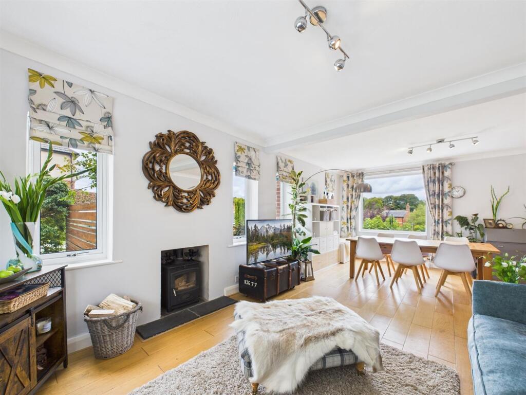 Open Plan Living/Dining Area