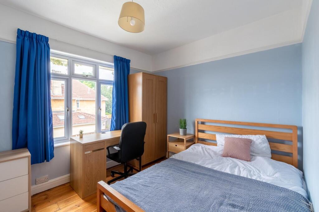 68 Combe Park -7.jpg