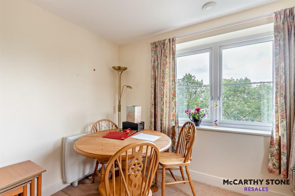8615480-interior02-800.jpg