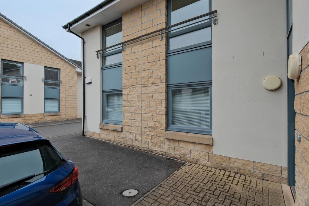 005-Flat 3, 41A, Station Road, Carluke, ML8 5AD.jp