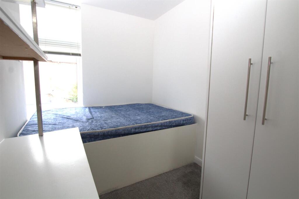 Bedroom 4.jpg
