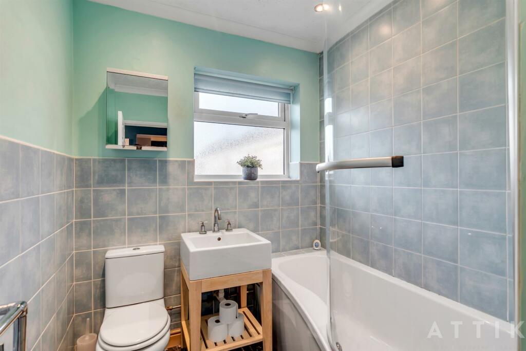 31 Queens Drive, Halesworth IP19 8DN (10).jpg