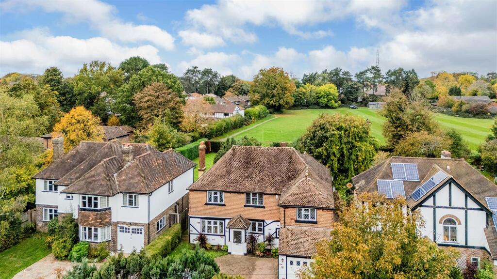 GARRETTS LANE, 28 DRONE  (2).jpg