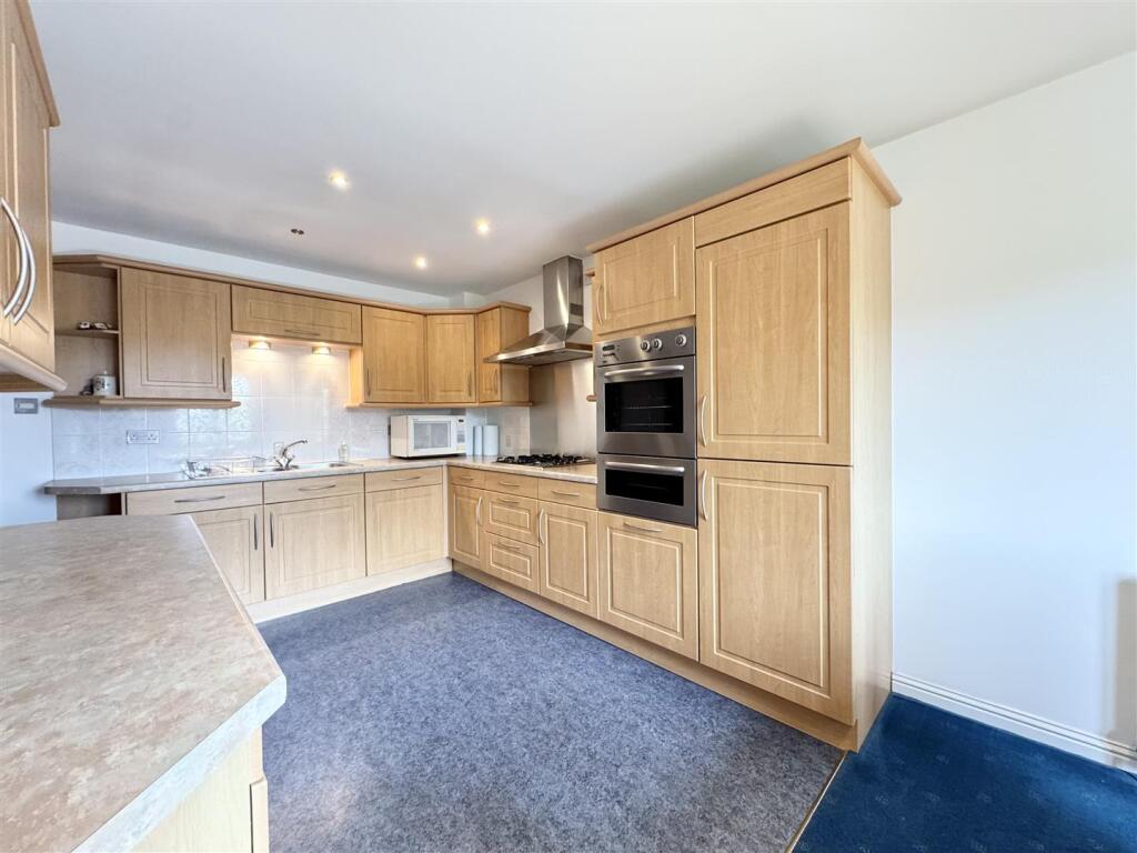 Kitchen/Dining