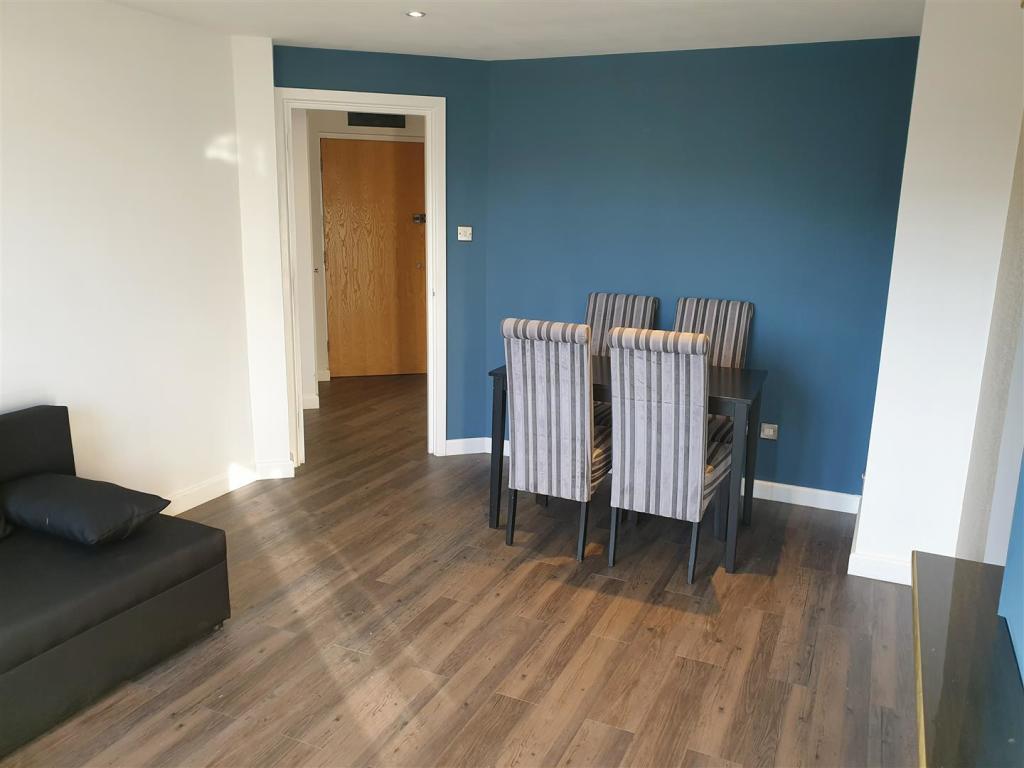 Lounge2.jpg
