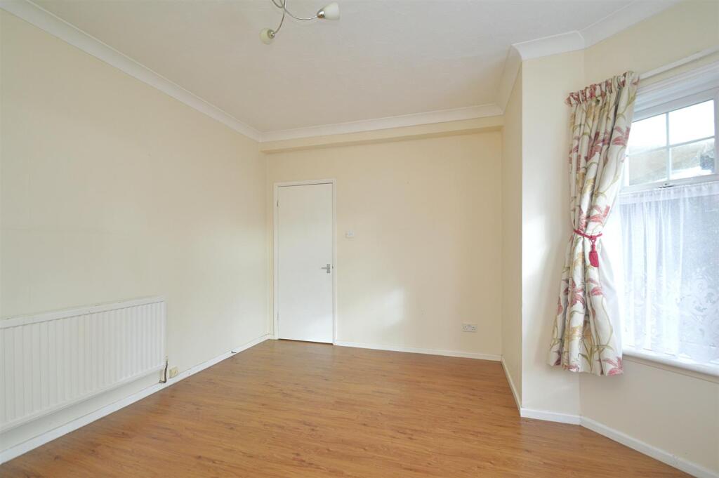 resizedLounge2.jpg