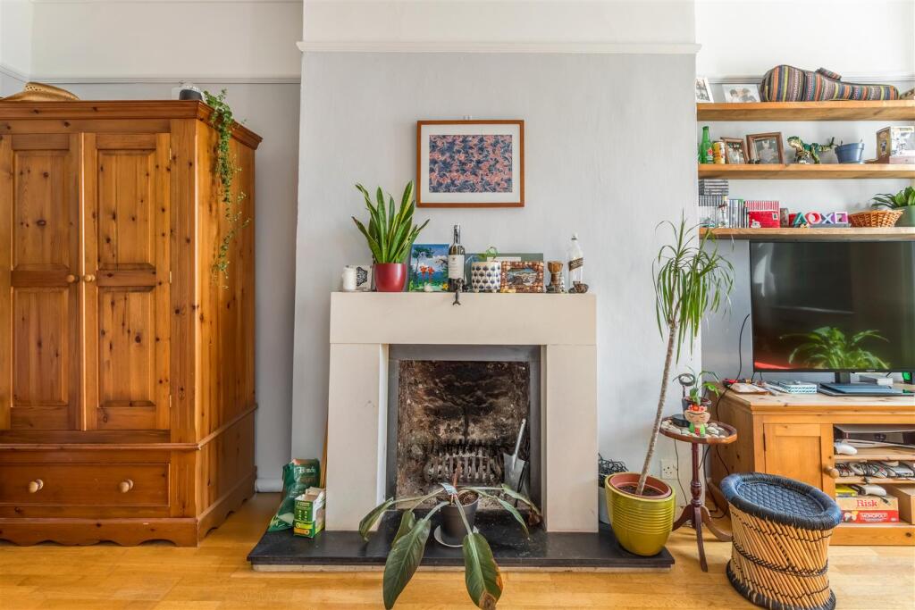 Flat 3, 66 Lansdowne Place-10.jpg