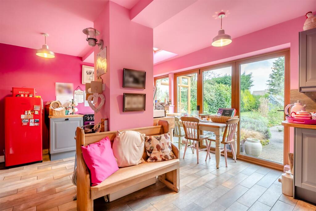8584128-interior07.jpg