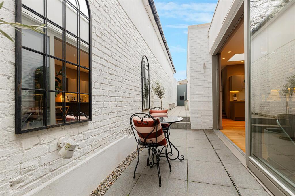 Hillfield Mews (42).jpg