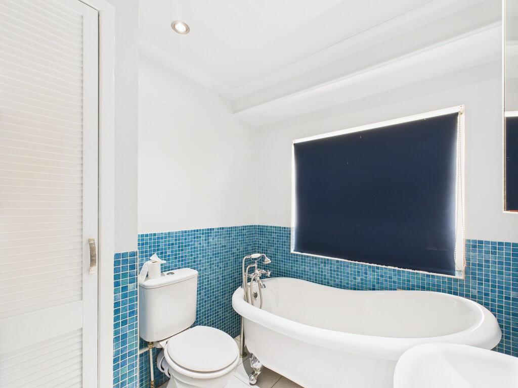 CAM03582G0-PR0124...