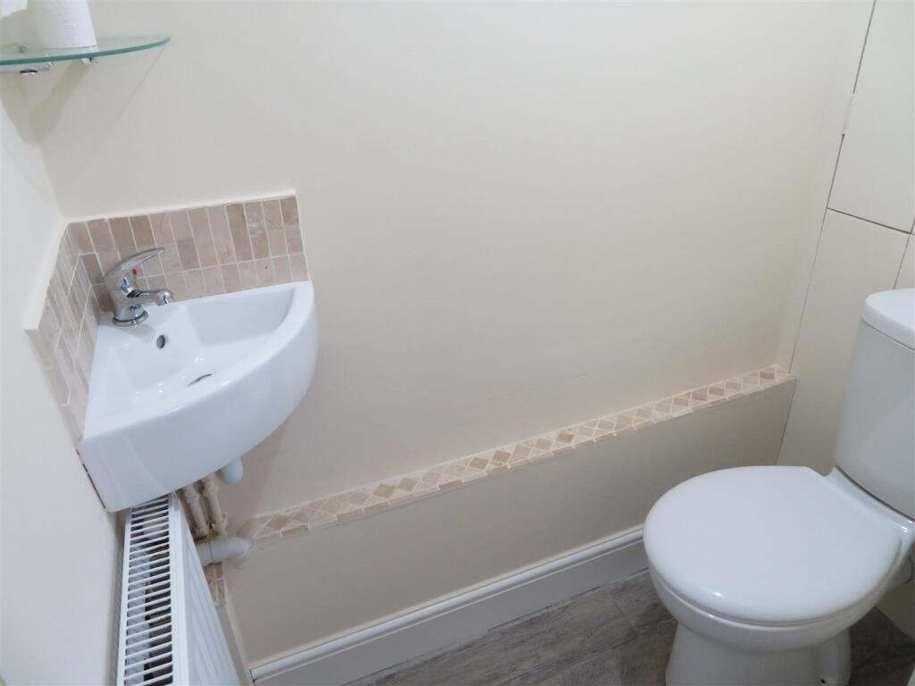 40 Park Ln WC.JPG