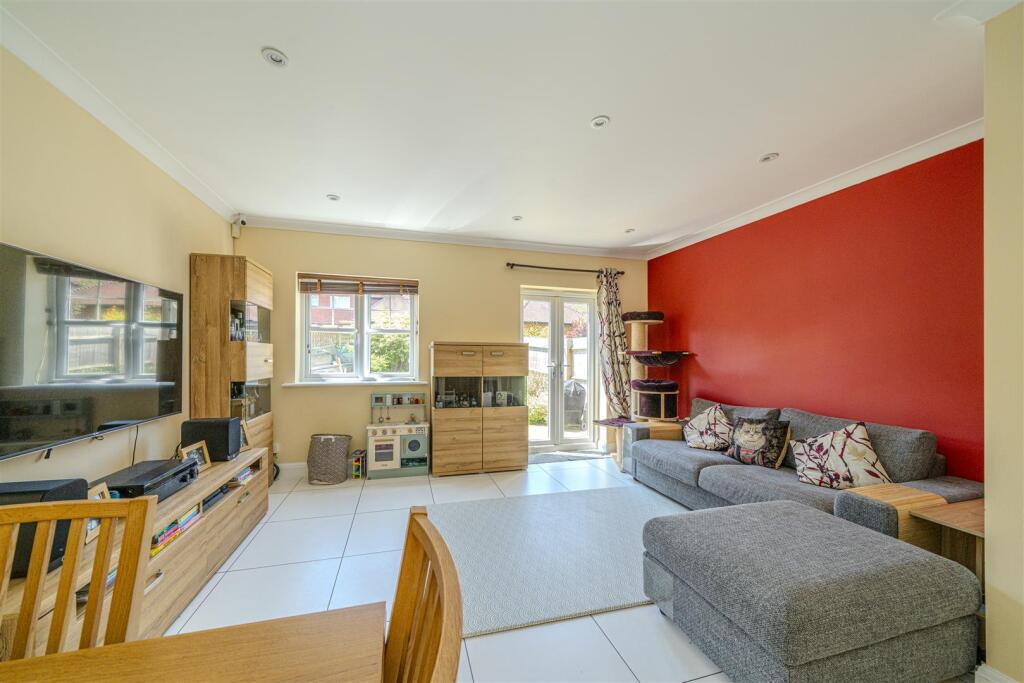 Lounge/Dining Room