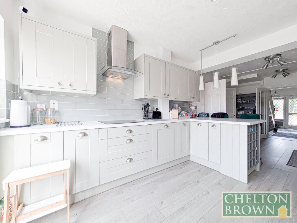 Kitchen &amp; Breakfast