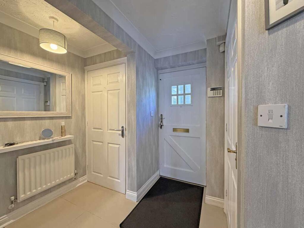 Captains Gardens 7 Entrance Hall.jpg