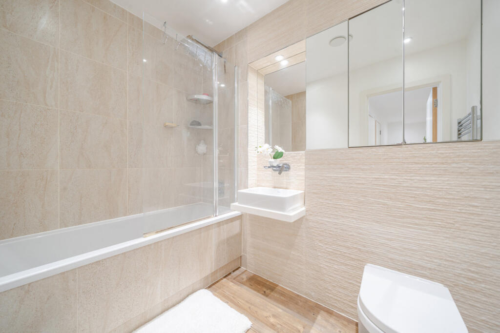 1301674-15-6839bd...