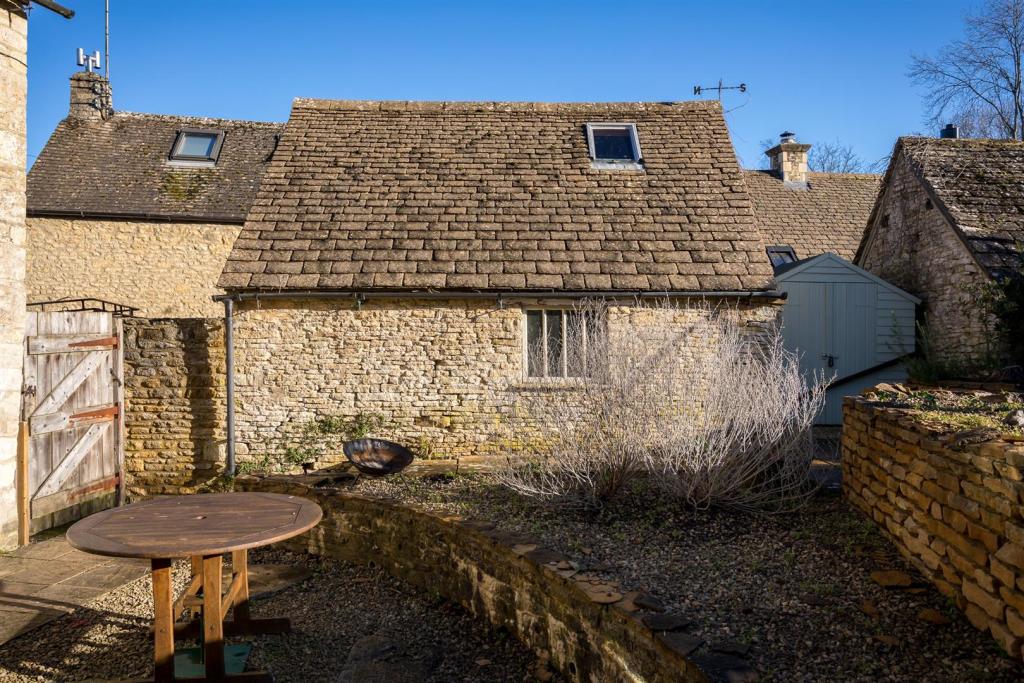 3 - Lawrence Cottage - GL54 4AG - Web.jpg