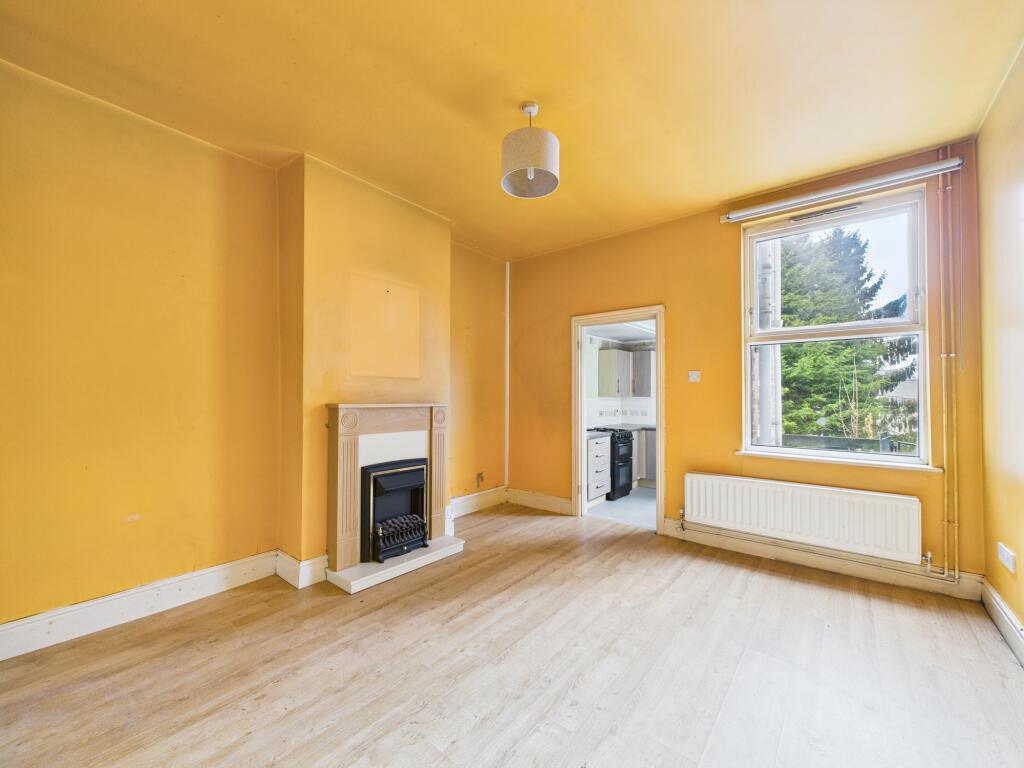 CAM03674G0-PR0690-STILL002