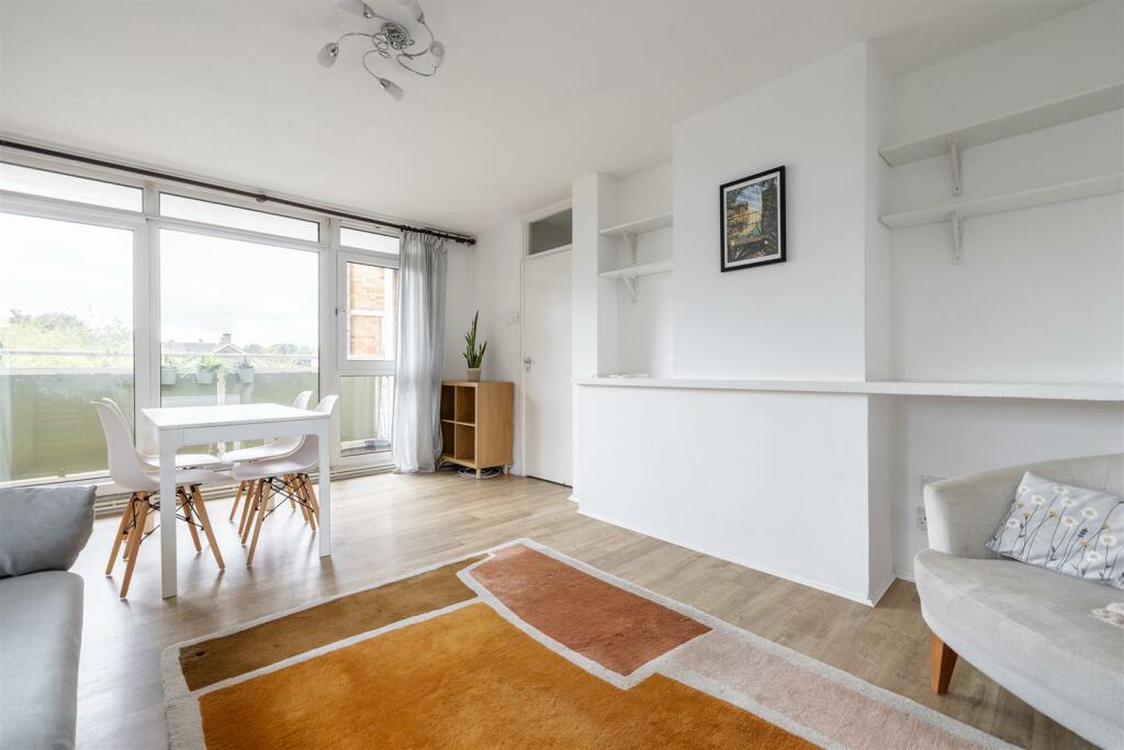 Brading Crescent E11