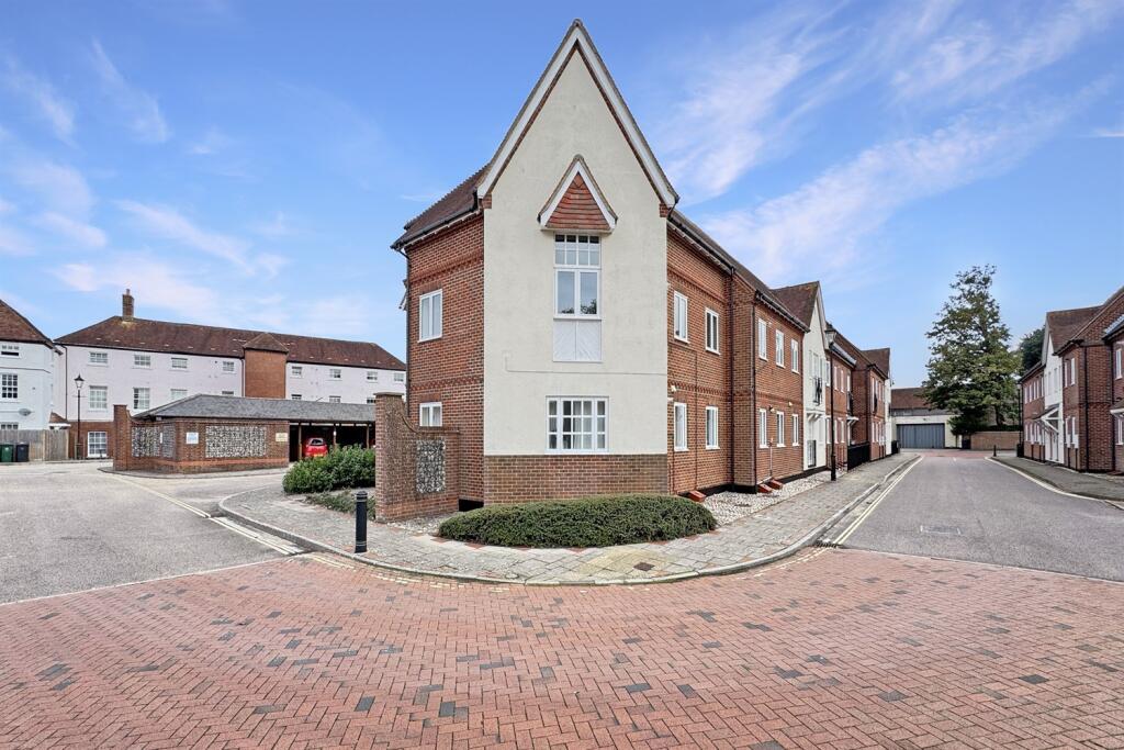 2 bedroom First Floor Apartment in Chichester