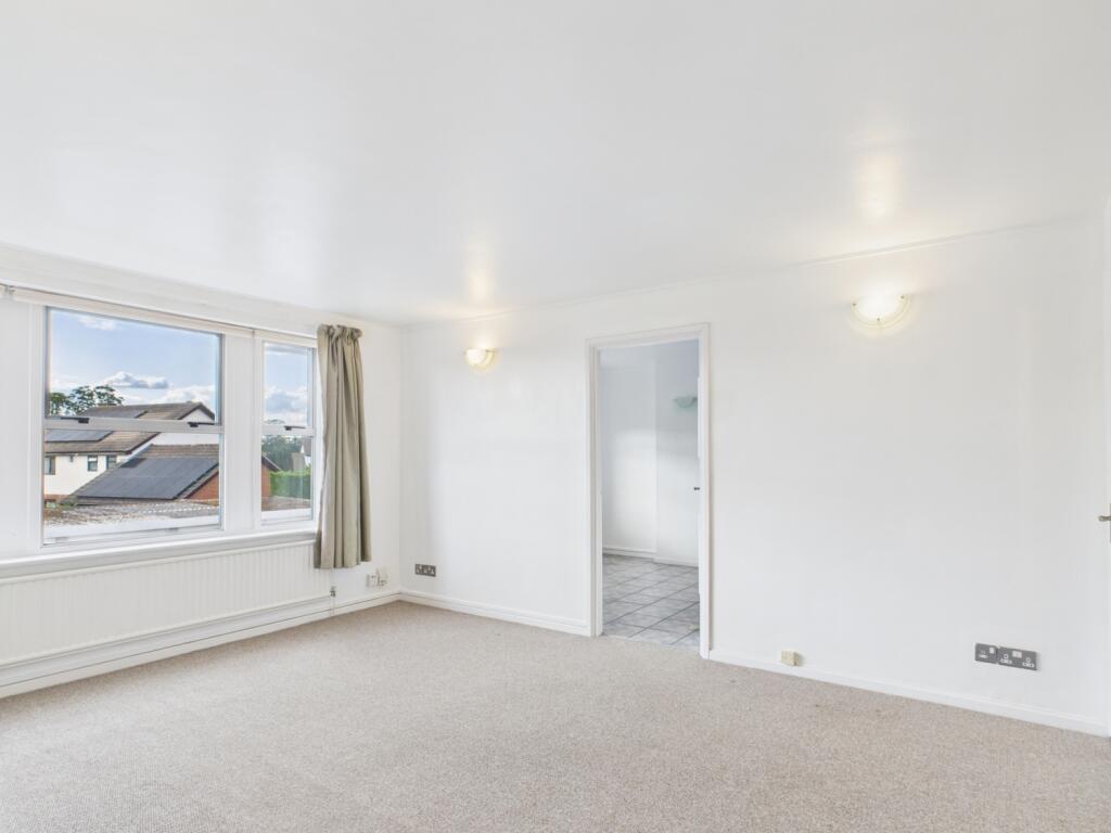 CAM01740G0-PR0412-STILL001