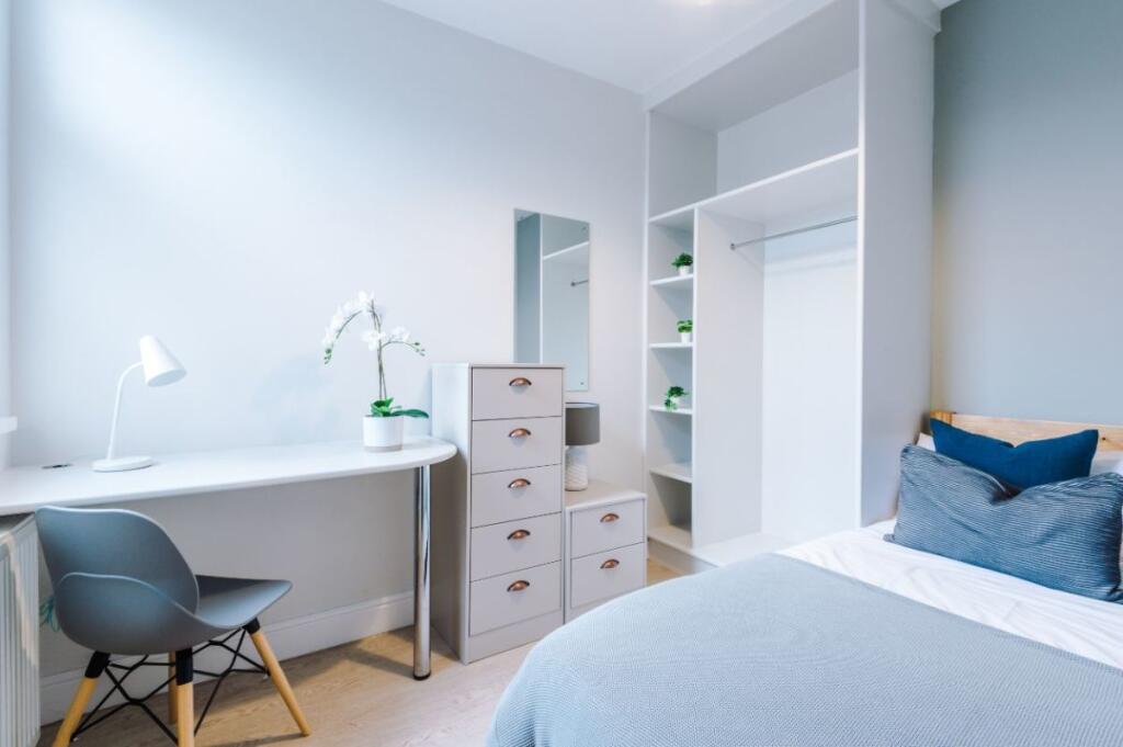 32CR - Bedroom  6