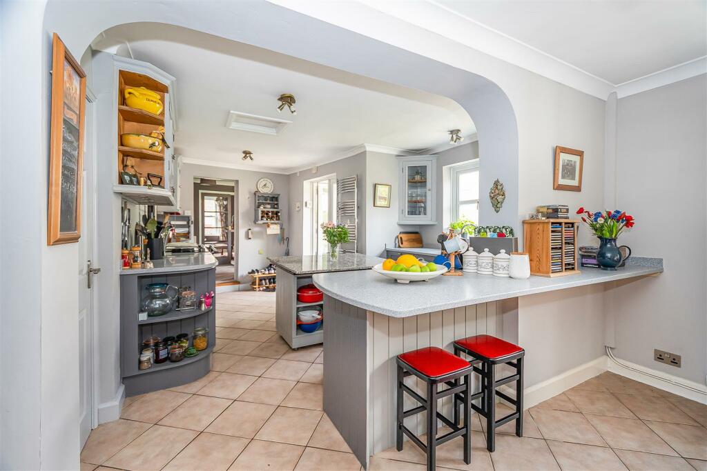 LIVING KITCHEN