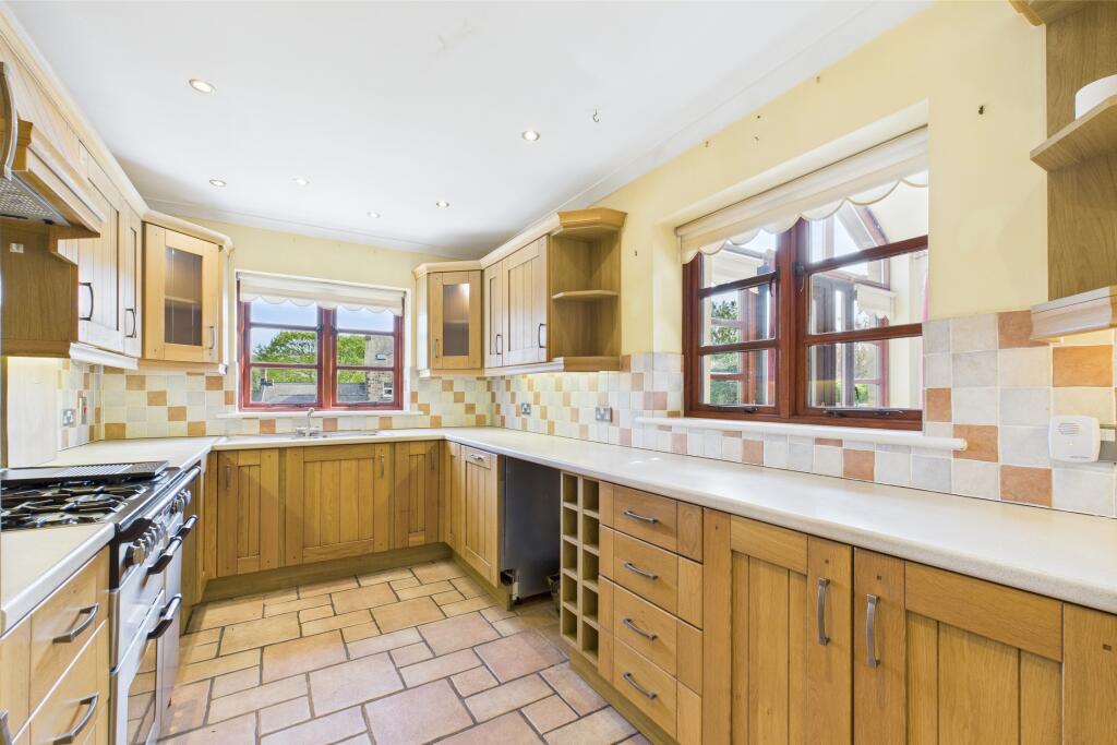 CAM04201G0-PR0080-STILL014