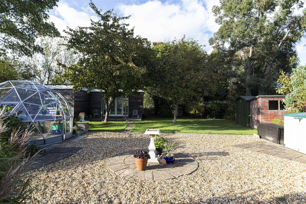 Bramleys Estate Agents - Cumberland Avenue - Fixby