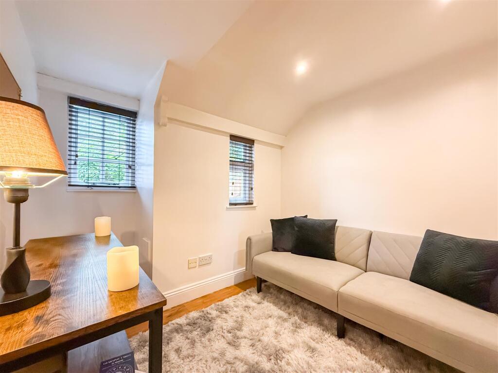 bedroom/office